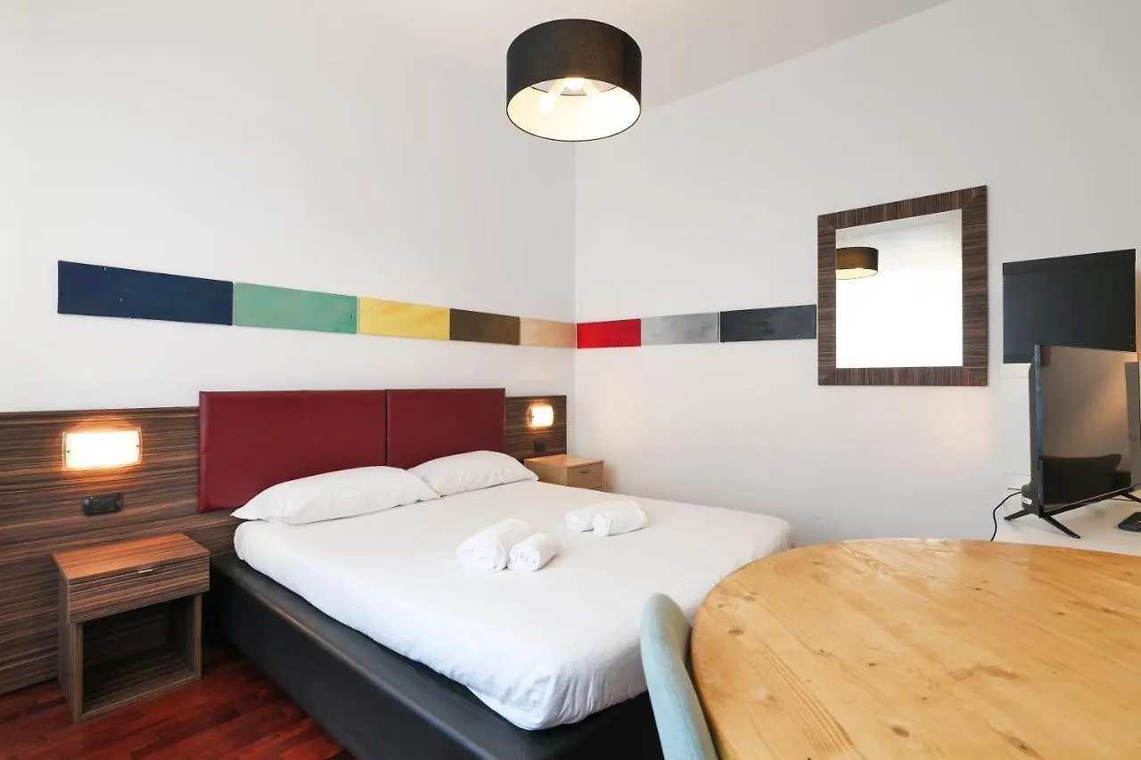 Appartamento PrimoPiano - Gargano Milano 0*,  Italia